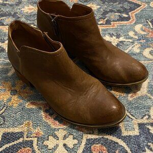 Leather ankle boots with heel